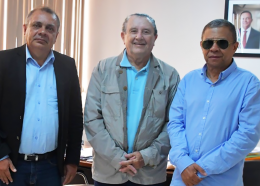 O secretário da SEDEPE, José Reinaldo Tavares, o assessor especial Augusto Lobato e o auditor e ex-prefeito Jomar Fernandes